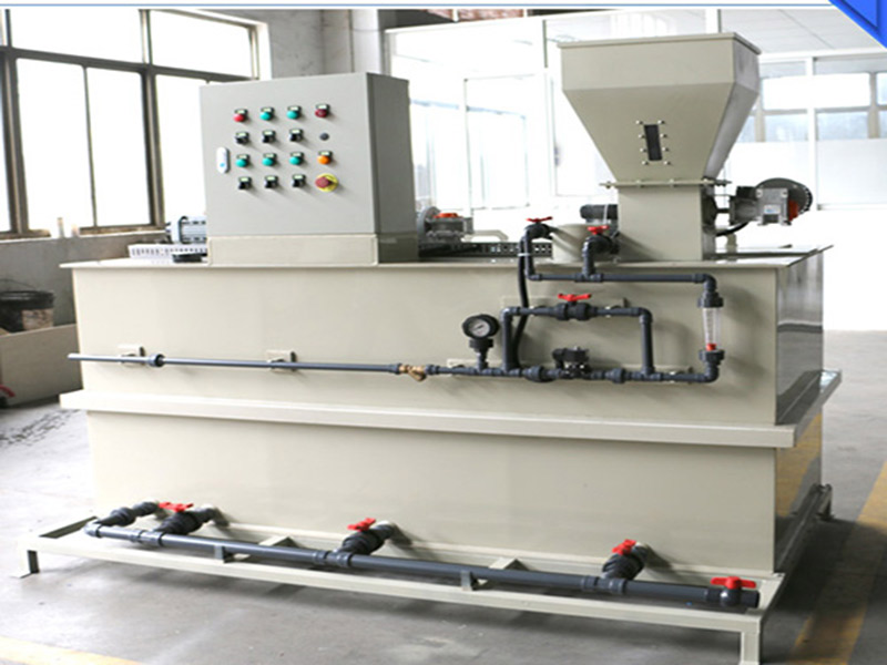 水在冷卻塔中不斷蒸發(fā)會(huì)導(dǎo)致一體化加藥裝置的管道表面結(jié)垢