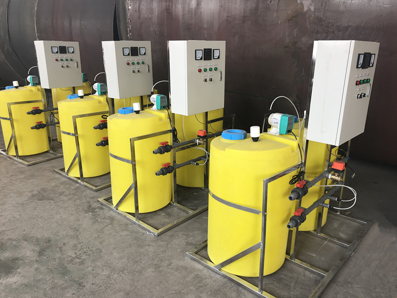 全自動(dòng)三箱加藥裝置.jpg 全自動(dòng)三箱加藥裝置.jpg