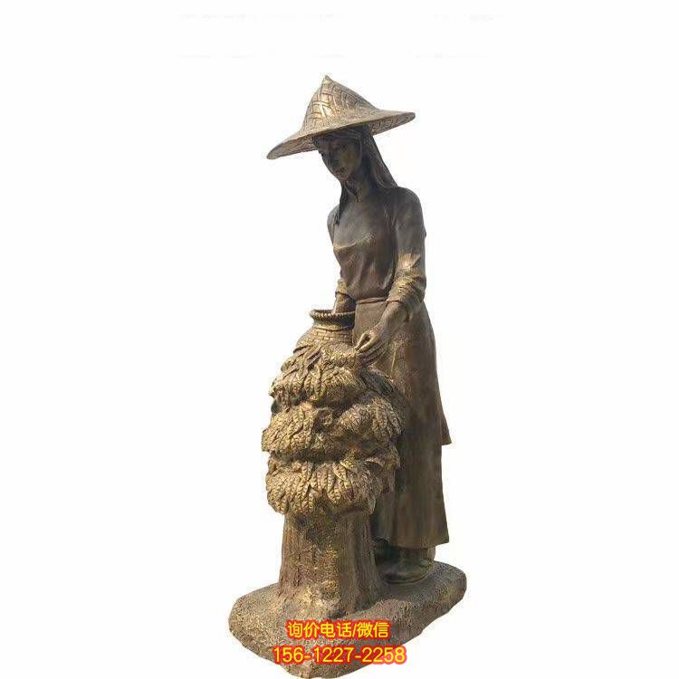玻璃鋼女孩雕塑，為園林增添靈動人物氣息