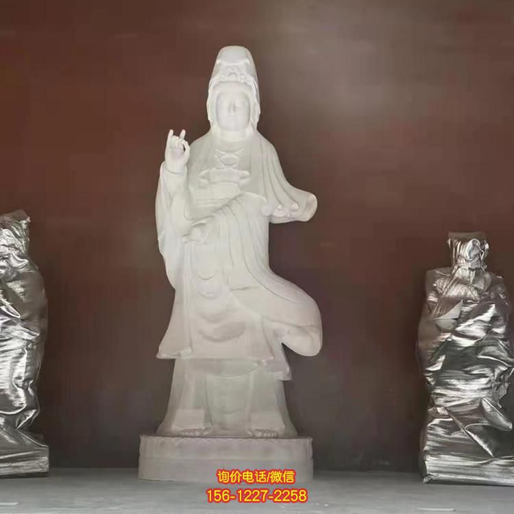 景區(qū)寺院觀音雕塑，美化環(huán)境帶來(lái)良好體驗(yàn)