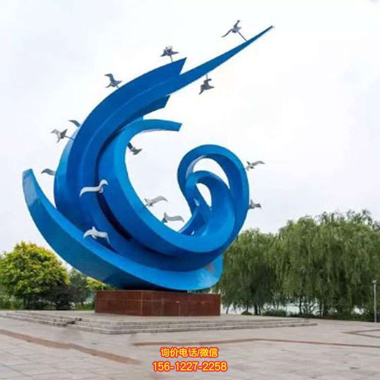不銹鋼抽象雕塑，為酒店廣場景觀增添精彩