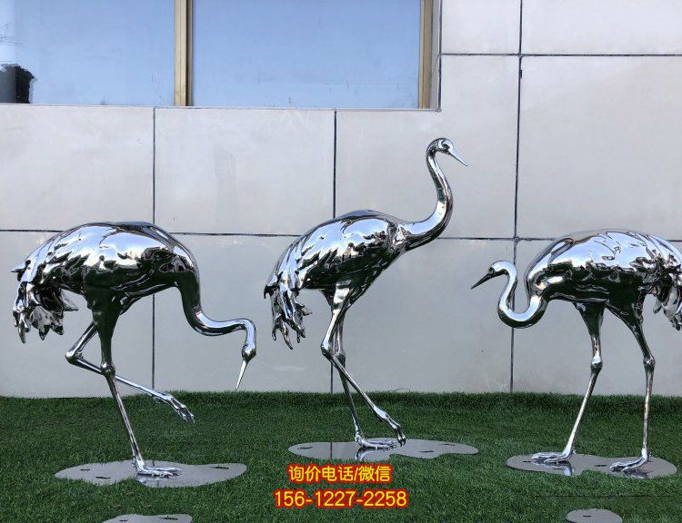 不銹鋼仙鶴雕塑—園林草坪擺放大型動(dòng)物不銹鋼鏡面仙鶴景觀(guān)雕塑