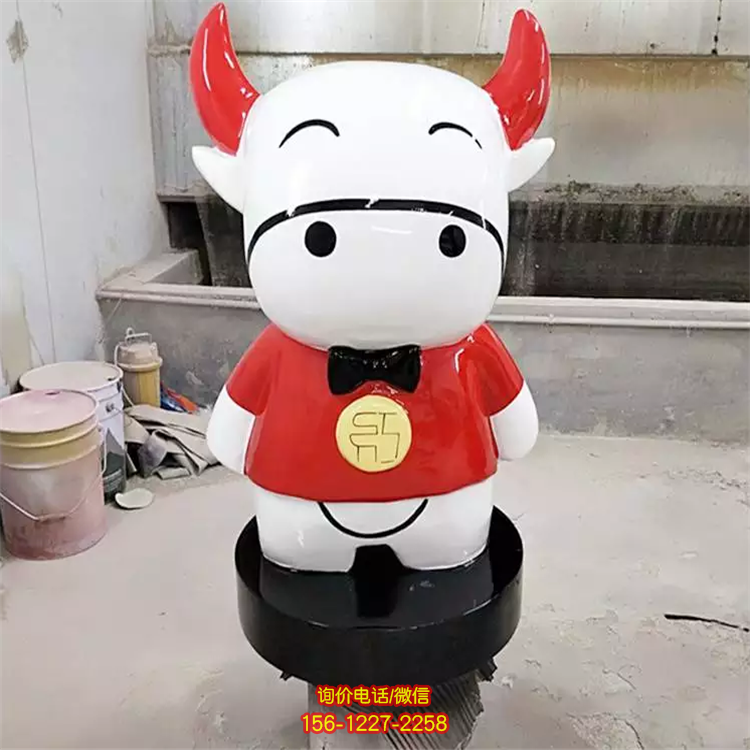 紅色的小牛，玻璃鋼卡通牛雕塑