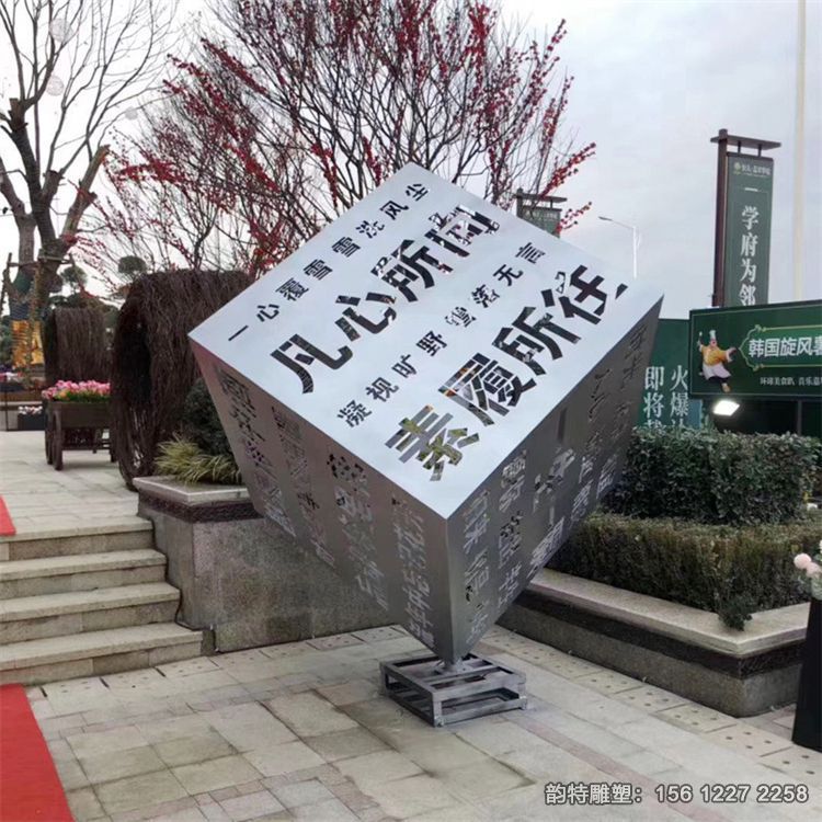 不銹鋼發(fā)光立方體雕塑，不銹鋼魔方雕塑廠家