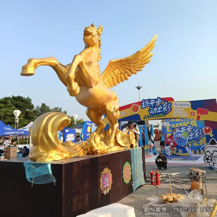 玻璃鋼飛馬雕塑  變成了城市一道亮麗的風景線